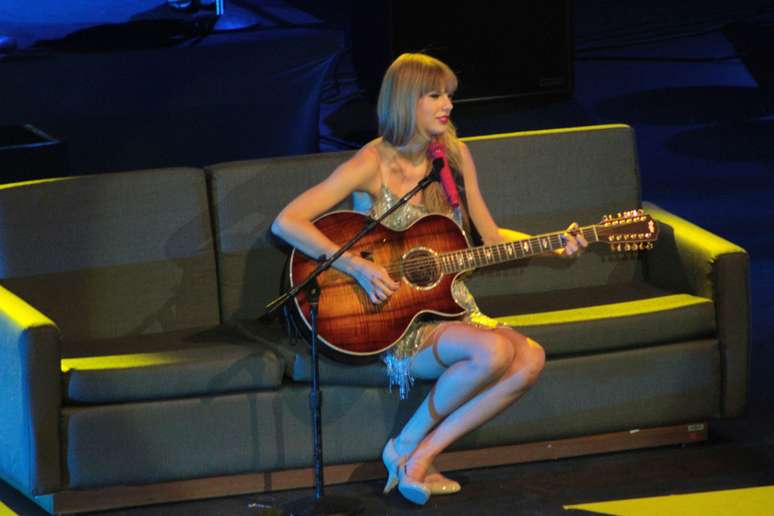 Taylor Swift em sua primeira visita ao Brasil, no Rio de Janeiro, em setembro de 2012, quando cantou com Paula Fernandes