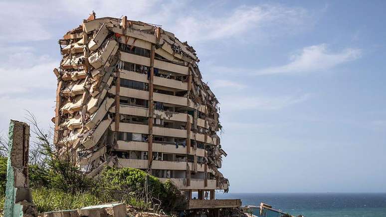 Estimativas preliminares indicam que a ruptura da falha que provocou o terremoto duplo se estendeu por at&eacute; 200 quil&ocirc;metros