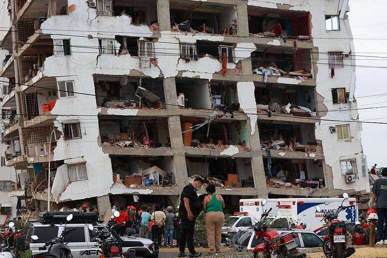 Um edif&iacute;cio destru&iacute;do na regi&atilde;o de Catia La Mar