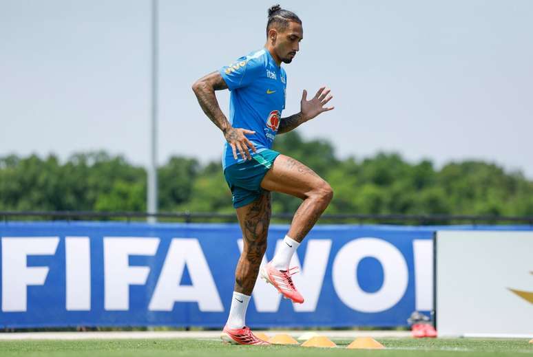 Raphinha voltou a treinar com o elenco da Sele&ccedil;&atilde;o Brasileira &ndash;