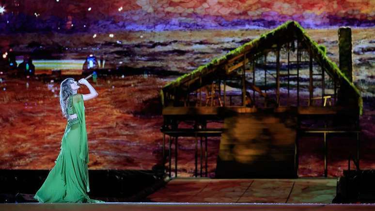 Taylor Swift em show no est&aacute;dio Nilton Santos, no Rio de Janeiro, em novembro de 2023