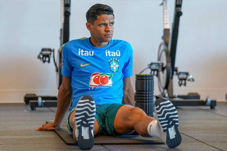Douglas Santos transforma desconfian&ccedil;a em confian&ccedil;a e explica sucesso na Copa &ndash;