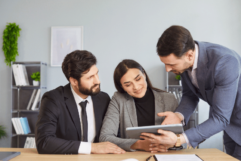 Investir em im&oacute;veis nos EUA pode ser feito &agrave; dist&acirc;ncia, com gest&atilde;o completa e apoio especializado durante todo o processo 