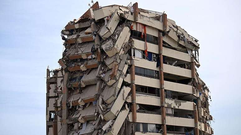 Catia La Mar e Caraballeda est&atilde;o entre as cidades litor&acirc;neas mais atingidas pelo terremoto duplo