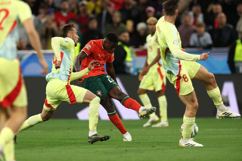 Nuno Mendes durante o &uacute;ltimo encontro entre Portugal e Espanha 