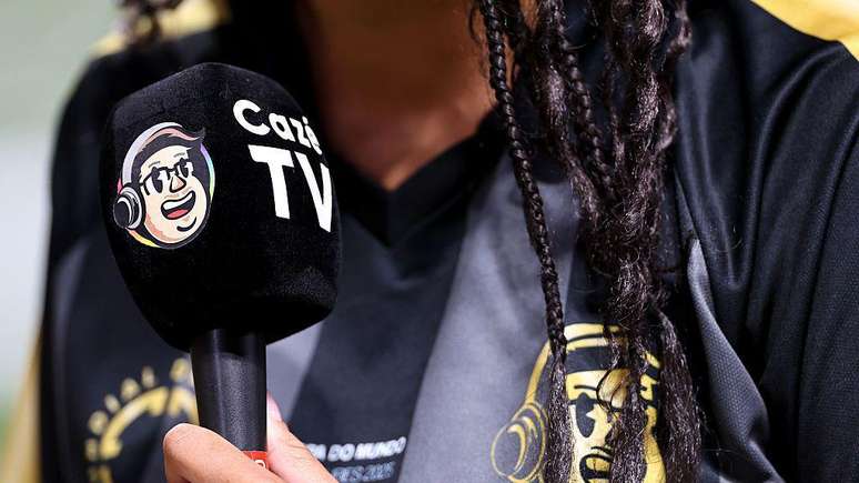 Rep&oacute;rter da Caz&eacute;TV em partida de futebol em Atlanta, nos Estados Unidos, em 2025