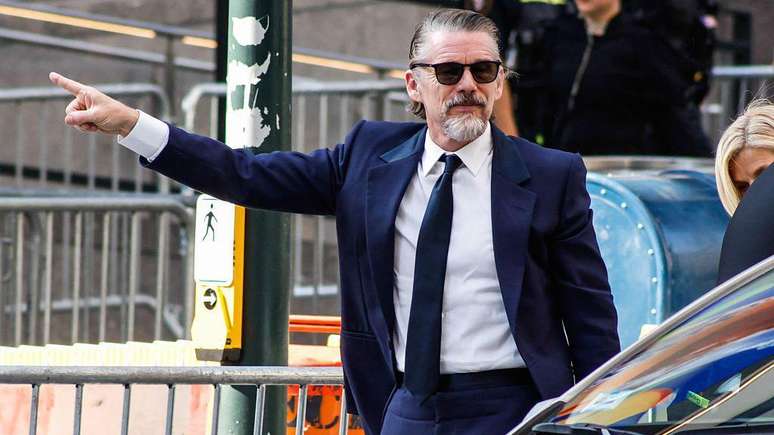 O ator Ethan Hawke apareceu no videoclipe de 'Fortnight', m&uacute;sica de Swift lan&ccedil;ada em 2024