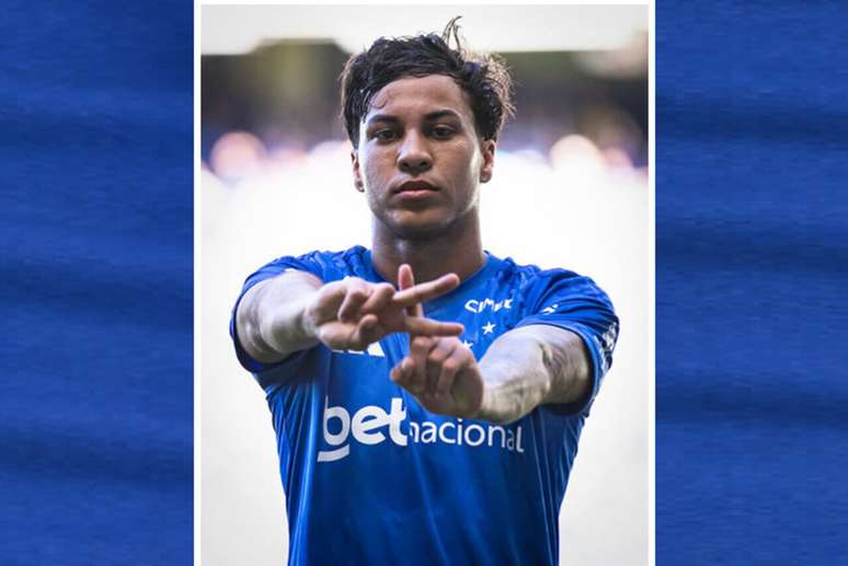 Kaio Jorge faz sua tradicional comemora&ccedil;&atilde;o ao marcar o gol do Cruzeiro sobre o Defensor Sporting, no primeiro tempo.