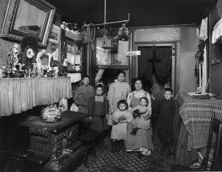 O s&eacute;culo 20 testemunhou uma explos&atilde;o de imigrantes de todo o mundo vindo para os EUA.