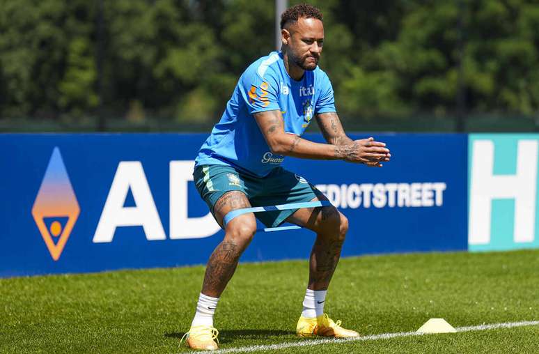 Neymar durante treino f&iacute;sico da Sele&ccedil;&atilde;o Brasileira &ndash;
