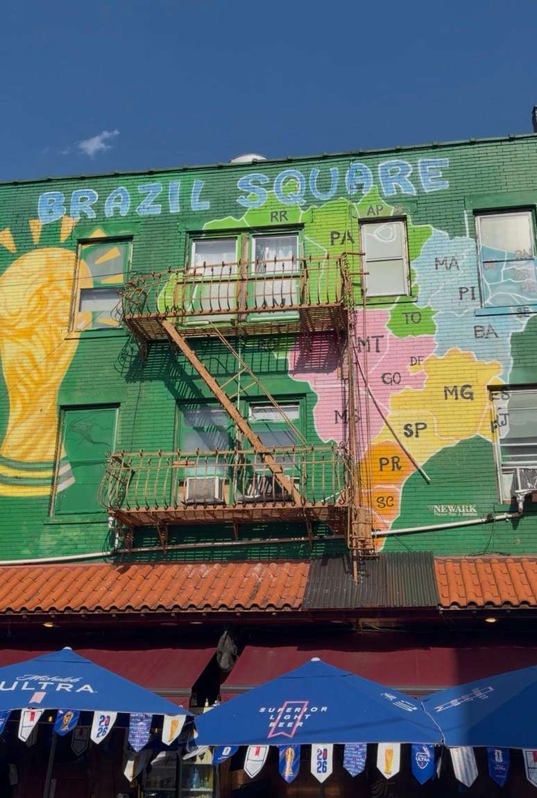 Mapa do Brasil pintado em uma parede do Ironbound simboliza a presen&ccedil;a da comunidade brasileira no bairro de Newark