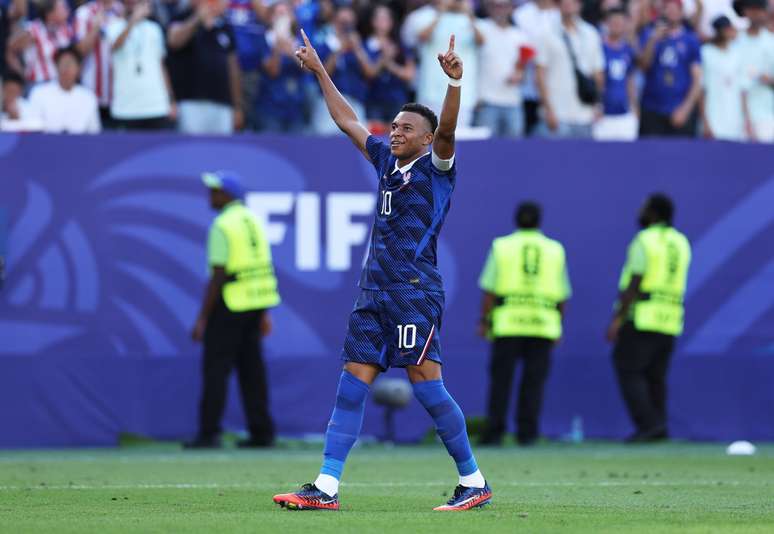 Mbapp&eacute; comemora gol de p&ecirc;nalti da Fran&ccedil;a (Photo by Buda Mendes/Getty Images)
