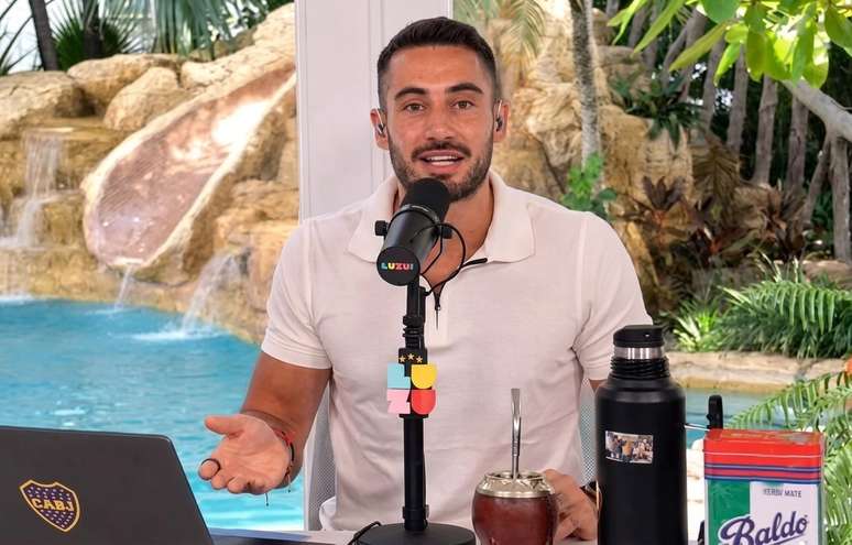 Occhiato no est&uacute;dio montado em uma mans&atilde;o na Fl&oacute;rida para acompanhar a Copa do Mundo