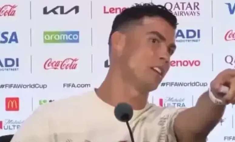 Cristiano Ronaldo durante entrevista coletiva na v&eacute;spera de Portugal x Espanha pelas oitavas da Copa &ndash;