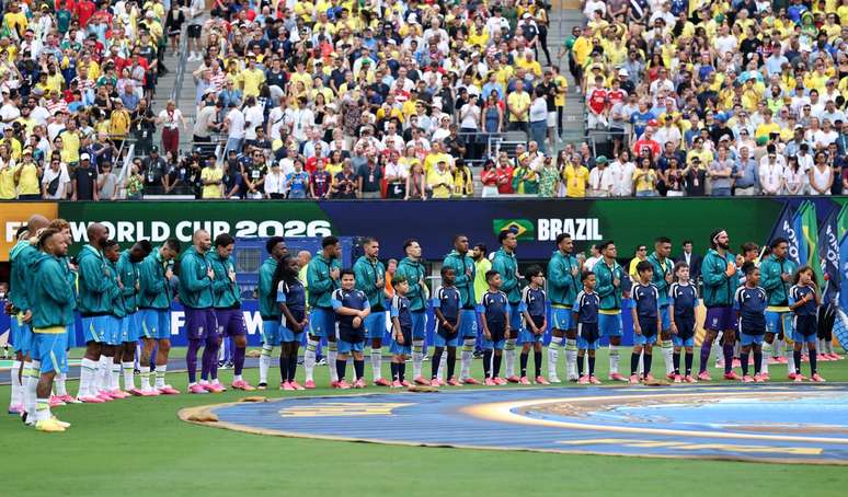 Sele&ccedil;&atilde;o Brasileira perfilada antes da partida 