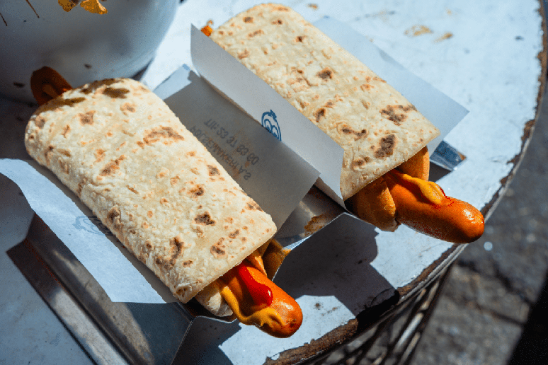 P&oslash;lse i lefse (cachorro-quente noruegu&ecirc;s) (