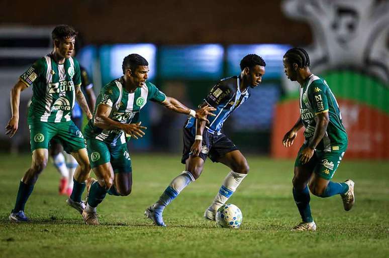 Gr&ecirc;mio sai atr&aacute;s e n&atilde;o consegue buscar empate em amistoso contra a Chape &ndash;