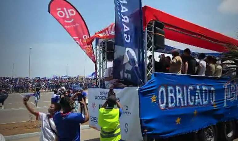Federa&ccedil;&atilde;o de Futebol de Cabo Verde organizou uma carreata no retorno ao pa&iacute;s &ndash;