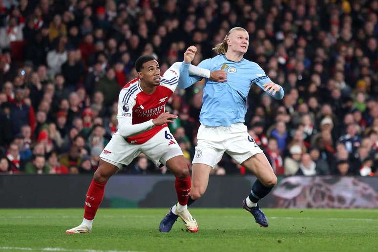 Magalh&atilde;es e Haaland se estranham em campo &ndash;