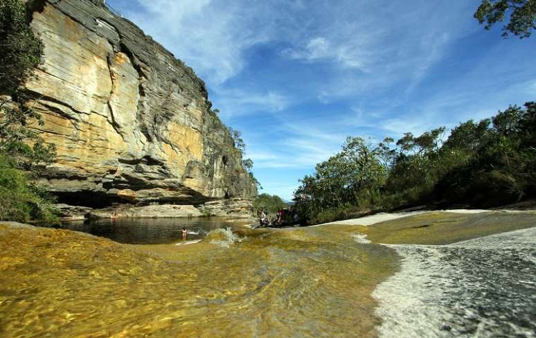 A maioria dos atrativos naturais da regi&atilde;o que atrai visitantes de todo o Brasil e do mundo est&aacute; dentro da &aacute;rea de conserva&ccedil;&atilde;o de 1.488 hectares no alto da Serra do Ibitipoca
