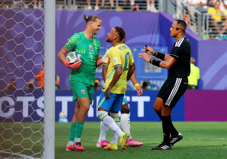 Neymar e goleiro Nyland trocaram provoca&ccedil;&otilde;es