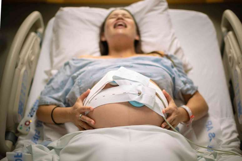 Algumas mulheres ainda optam por recusar o al&iacute;vio da dor durante o parto devido &agrave;s suas cren&ccedil;as religiosas. christinarosepix/Shutterstock