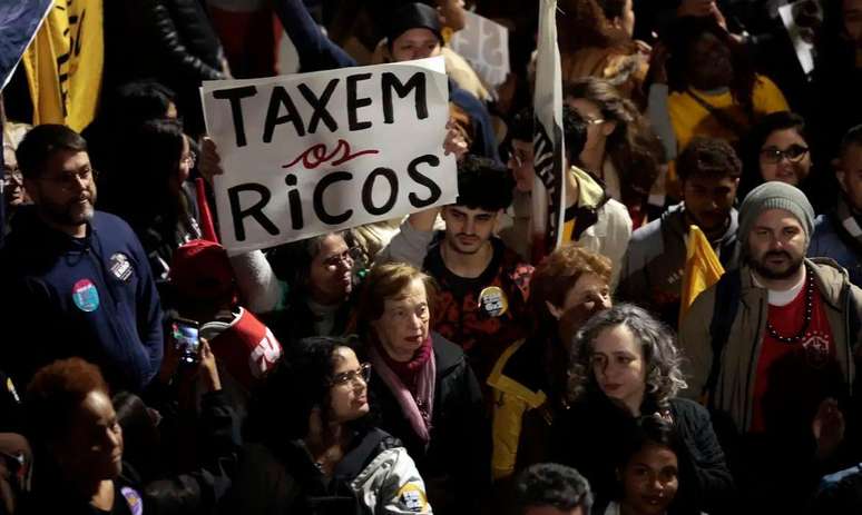 'Taxar a renda pode at&eacute; frear a concentra&ccedil;&atilde;o, mas n&atilde;o corrige o que historicamente acumulou', diz Carvalho, ao defender a taxa&ccedil;&atilde;o do patrim&ocirc;nio