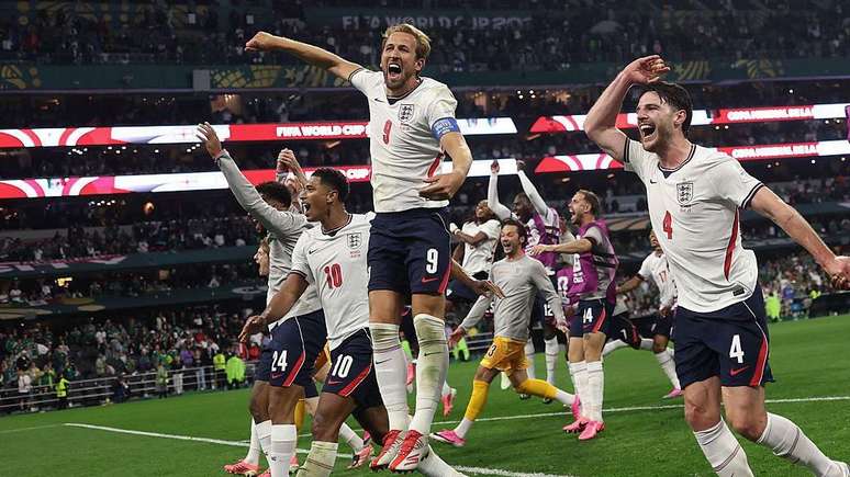 Kane ficou rouco de tanto gritar na partida contra o M&eacute;xico que levou a Inglaterra &agrave;s quartas de final