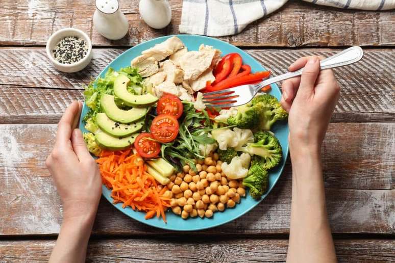 Perto da competi&ccedil;&atilde;o, a alimenta&ccedil;&atilde;o tende a ficar mais regrada e as op&ccedil;&otilde;es pr&aacute;ticas diminuem 