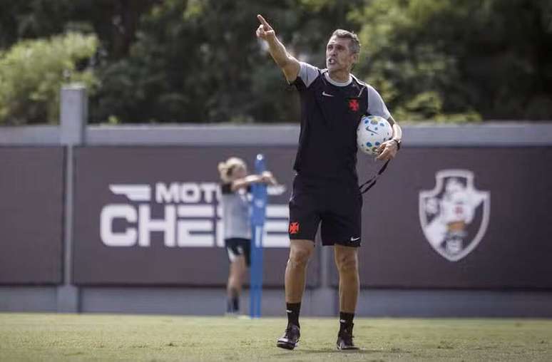 Bruno Lazaroni &eacute; o auxiliar interino permanente do Vasco &ndash;