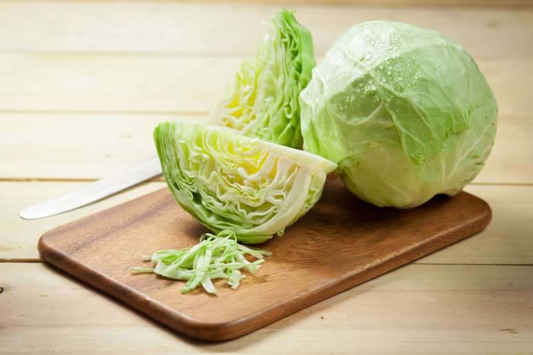 O repolho &eacute; um alimento rico em vitamina K e antioxidantes 