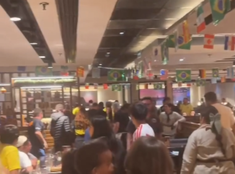 Situa&ccedil;&atilde;o gerou p&acirc;nico entre os clientes do restaurante