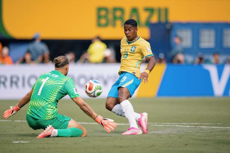 Endrick perdeu chance de gol clara