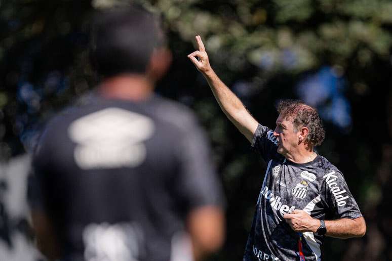 Cuca comandou um treino t&eacute;cnico e t&aacute;tico no CT Rei Pel&eacute; &ndash;