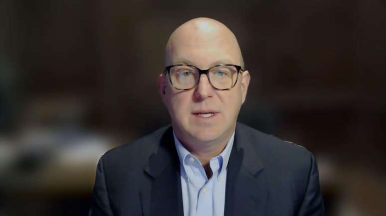 O ex-vice-presidente do Facebook, Brian Boland, declarou que o algoritmo do Instagram foi projetado para manter os usu&aacute;rios na plataforma, mostrando 'algo mais extremo, mais tentador'