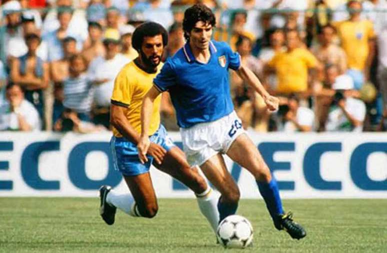 Paolo Rossi no jogo em que foi o carrasco da Sele&ccedil;&atilde;o, em 82 &ndash;