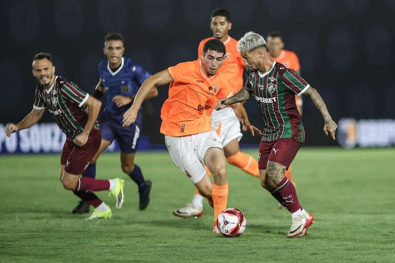 O Nova Igua&ccedil;u faz temporada irregular &ndash;