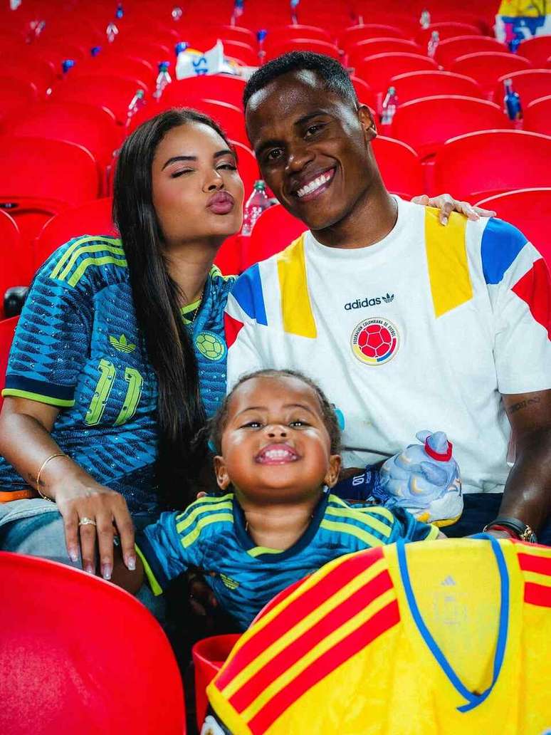 Jhon Arias, a esposa Alejandra Ayala e a filha Zo&eacute; &ndash;