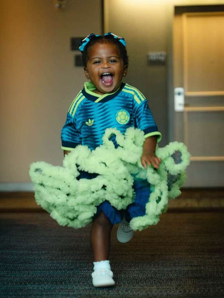 Zo&eacute;, filha de Jhon Aria &ndash;