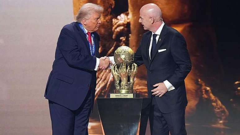 A entidade FairSquare acredita que apenas 10 pessoas estiveram envolvidas na cria&ccedil;&atilde;o do Pr&ecirc;mio da Paz da FIFA e que a decis&atilde;o n&atilde;o foi tomada pelo Conselho da FIFA