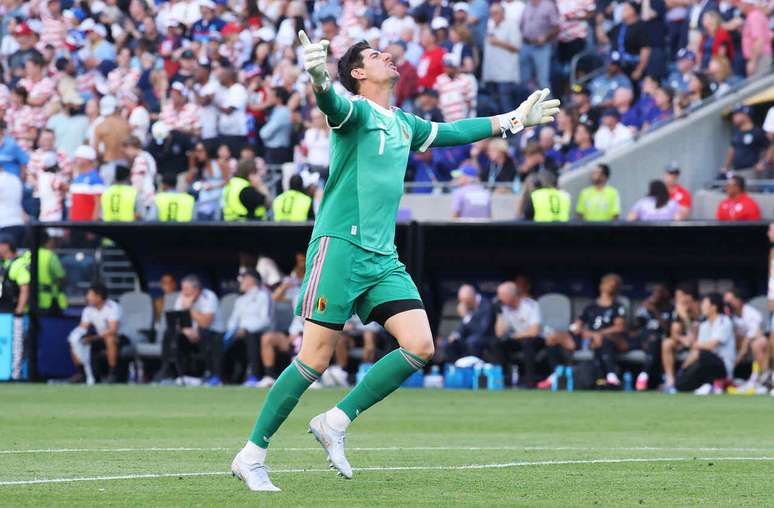 Courtois em a&ccedil;&atilde;o com a camisa da B&eacute;lgica pela Copa do Mundo &ndash;