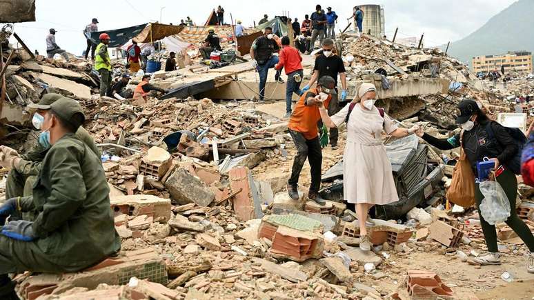 Os venezuelanos, dentro e fora do pa&iacute;s, demonstraram sua solidariedade com as v&iacute;timas dos terremotos de diferentes formas