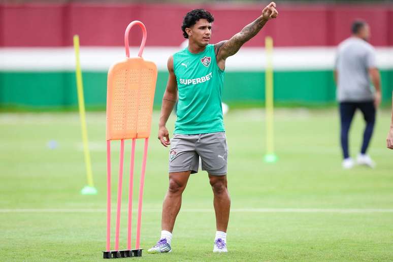 Keven Samuel em treino com o elenco principal do Fluminense no CT Carlos Castilho &ndash;