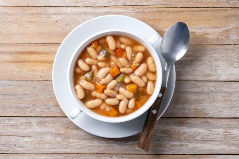 Sopa de feij&atilde;o-branco 