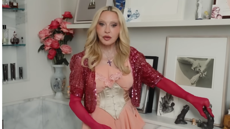 Madonna revelou que as esculturas foram criadas por um artista brasileiro e fazem parte da decora&ccedil;&atilde;o de sua casa