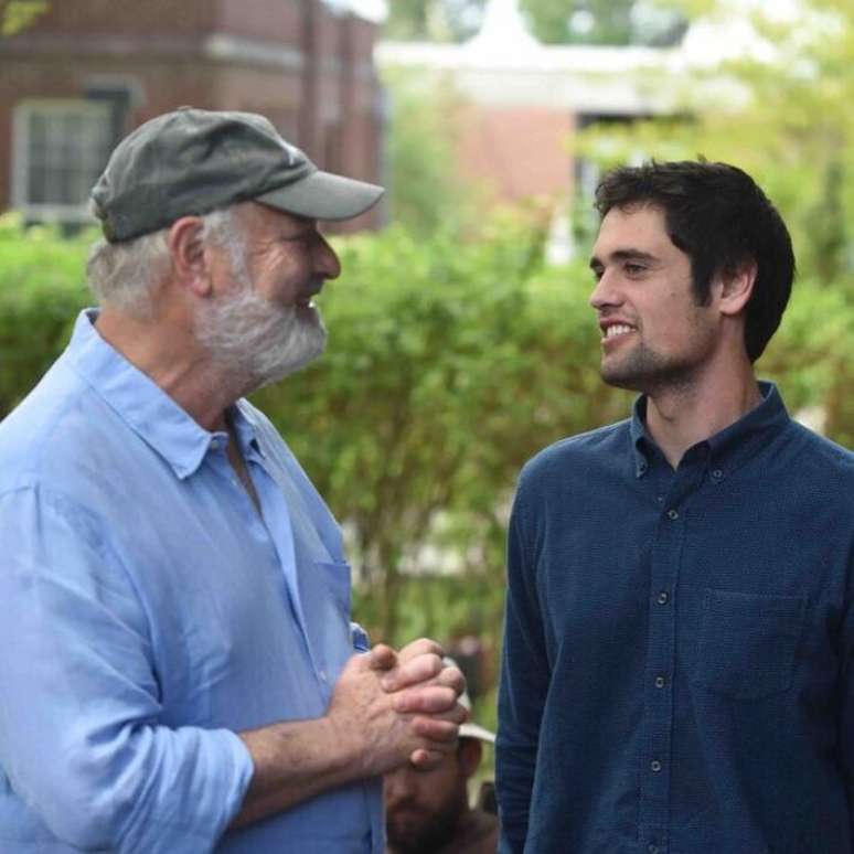 Rob e Nick Reiner em foto compartilhada por Michele Singer nas redes sociais; filho &eacute; suspeito na morte do casal