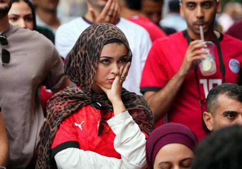 Os torcedores eg&iacute;pcios ficaram arrasados ​​ap&oacute;s a derrota de sua sele&ccedil;&atilde;o