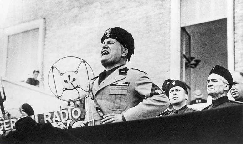 Mussolini aprovou a naturaliza&ccedil;&atilde;o de sul-americanos para refor&ccedil;ar a sele&ccedil;&atilde;o italiana no Mundial de 1934