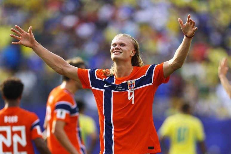 Haaland fez dois gols contra o Brasil, nas oitavas da Copa do Mundo &ndash;