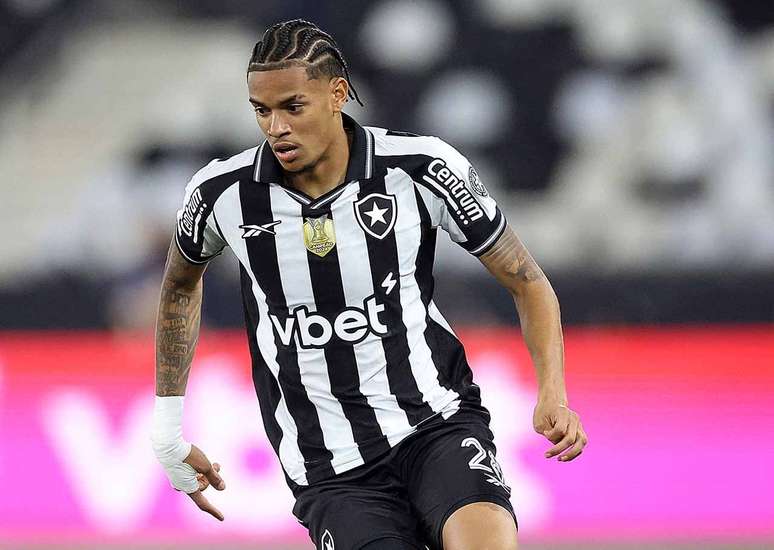Newton chega &agrave; capital para assinar com o S&atilde;o Paulo &ndash;